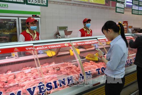 Quầy thịt được trưng bày hấp dẫn trong siêu thị
