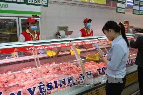 Quầy thịt được trưng bày hấp dẫn trong siêu thị