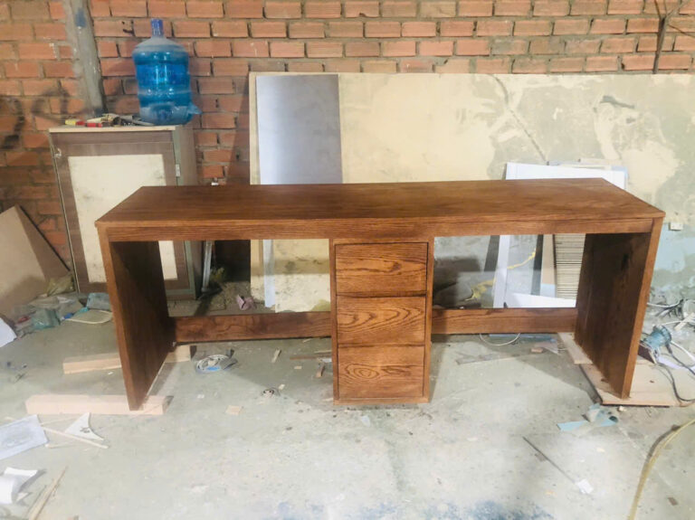 Tổng thể bàn làm việc gỗ Sồi hai chỗ ngồi thi công cho công trình Gò Vấp