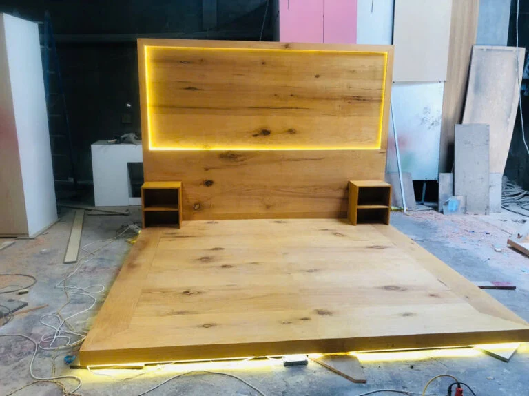 Giường ngủ gỗ Sồi bệ thấp có đèn LED tại xưởng Gò Vấp