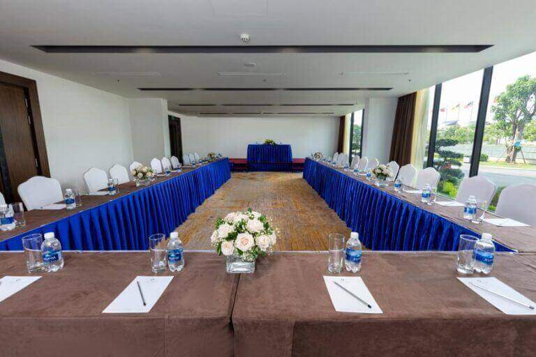 1631253393 382 Ban hop hoi truong 1