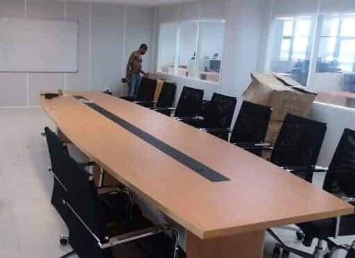 1631253648 131 Ban hop van phong hien dai 1