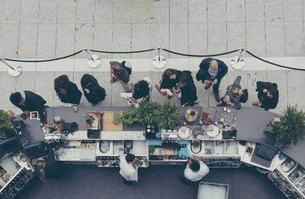 Quầy pha chế ở không gian mở