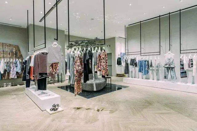 Hoàn thiện thi công shop thời trang