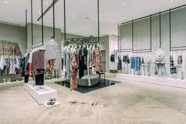 Hoàn thiện thi công shop thời trang