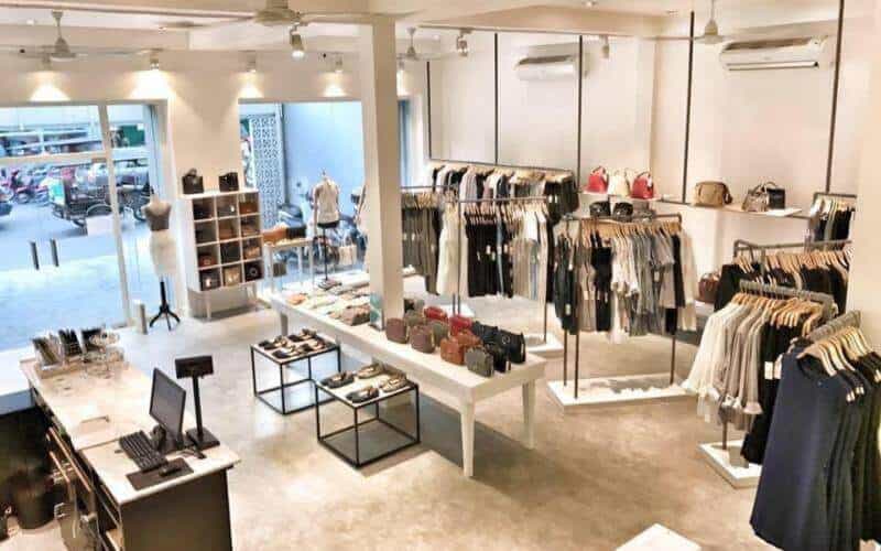 Quầy thu ngân shop thời trang được đặt tại vị trí ấn tượng