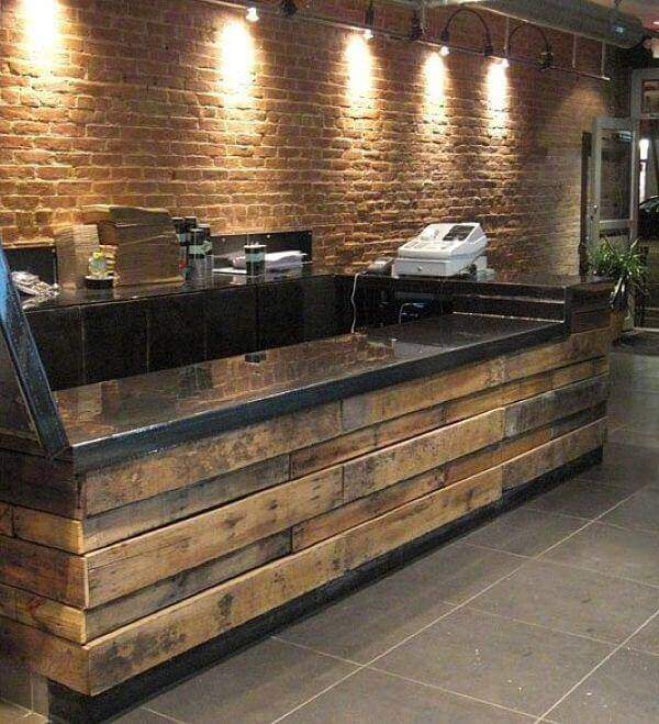 Thiết kế quầy pha chế giá rẻ bằng gỗ pallet