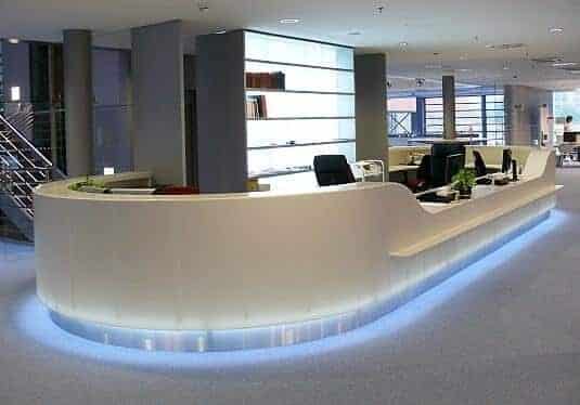Thiết kế quầy thu ngân chữ U vòng cung uyển chuyển