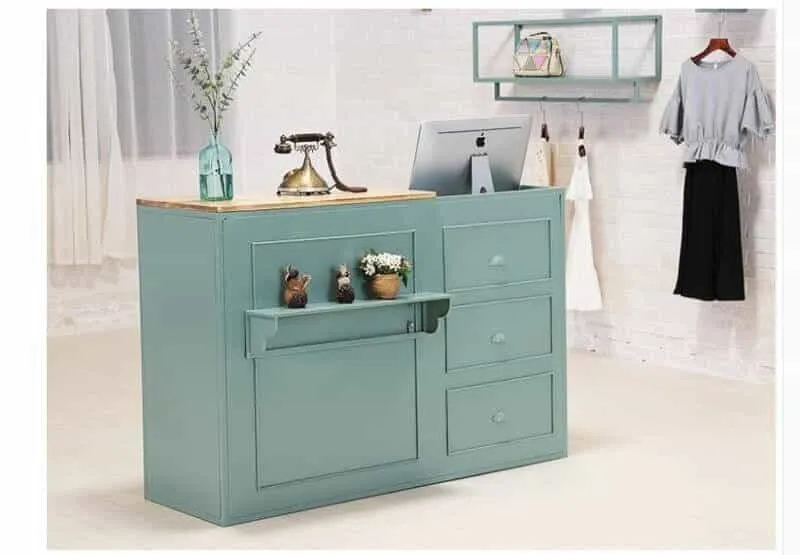 Thiết kế quầy thu ngân với những vật dụng trang trí xinh xắn, bố trí hài hòa