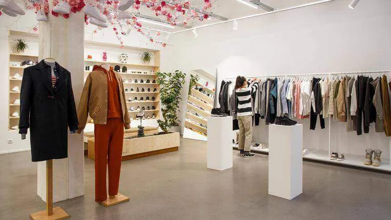 thiết kế cửa hàng thời trang nhỏ 05