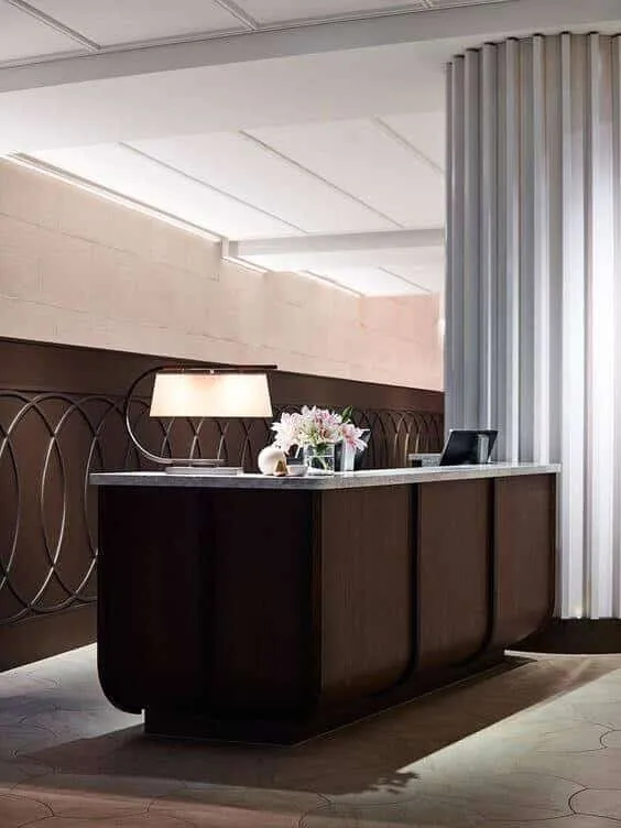 Thiết kế quầy thu ngân hiện đại chất liệu gỗ sang trọng