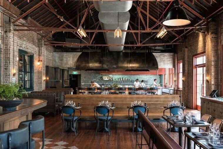 Phong cách thiết kế Rustic chủ yếu sử dụng chất liệu đến từ thiên nhiên gỗ và đá