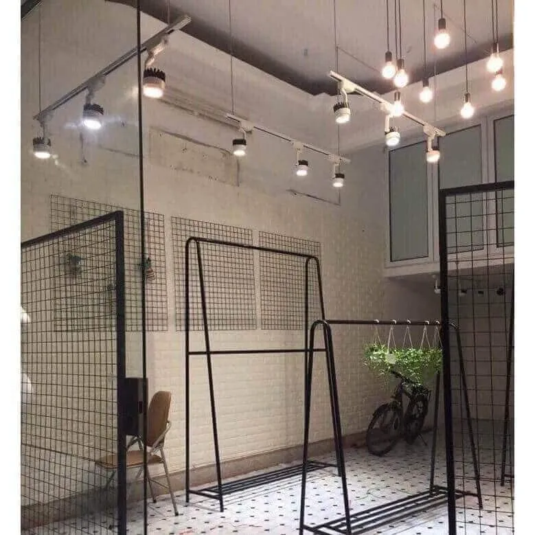 Trang trí lối vào cho thiết kế thi công shop thời trang Trang trí lối vào cho thiết kế thi công shop thời trang