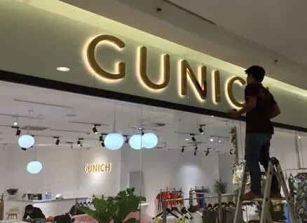 Bảng hiệu hộp đèn led alu cho thiết kế thi công shop thời trang Bảng hiệu hộp đèn led alu cho thiết kế thi công shop thời trang