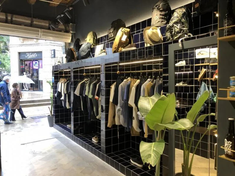 Thiết kế cửa hàng quần áo nam 05