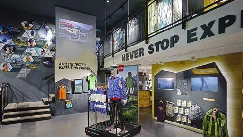 Thiết kế cửa hàng quần áo nam 11