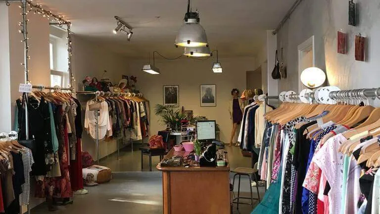 Thiết kế cửa hàng bán quần áo