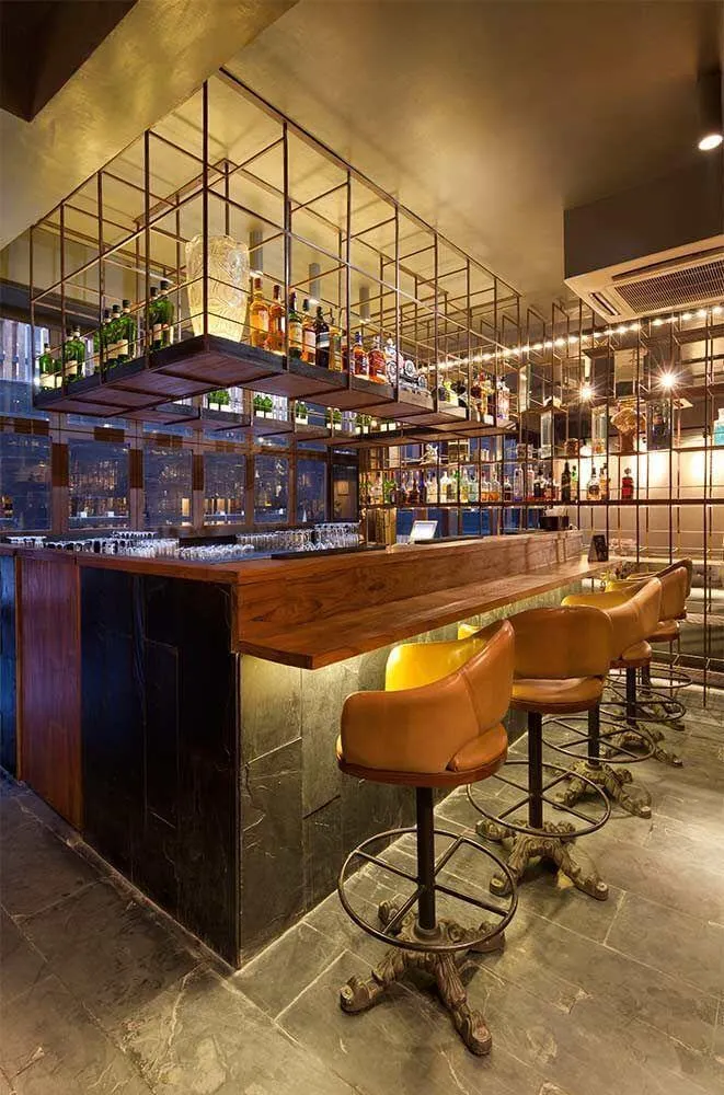 Đội ngũ nhân viên thi công quầy pha chế, quầy bar chuyên nghiệp Đội ngũ nhân viên thi công quầy pha chế, quầy bar chuyên nghiệp