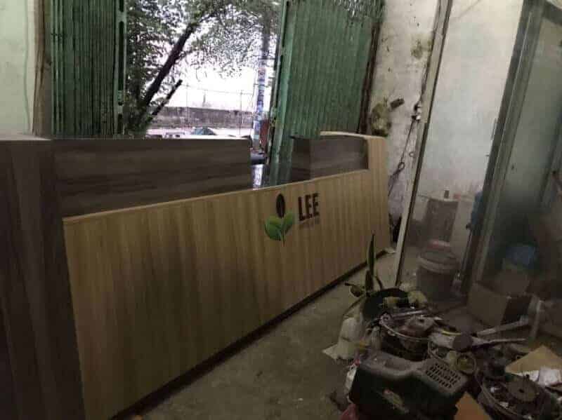 Thi công quầy pha chế bằng gỗ kết hợp khung sắt và mặt đá