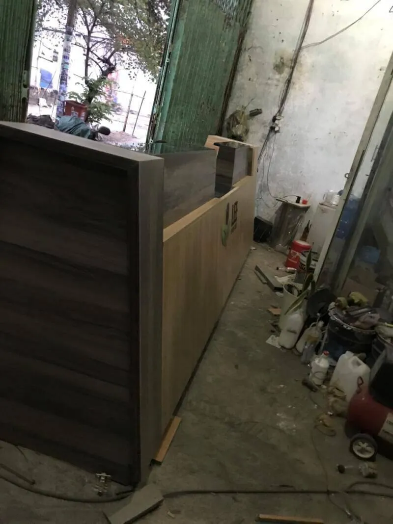 Thi công quầy pha chế bằng gỗ kết hợp khung sắt và mặt đá 08