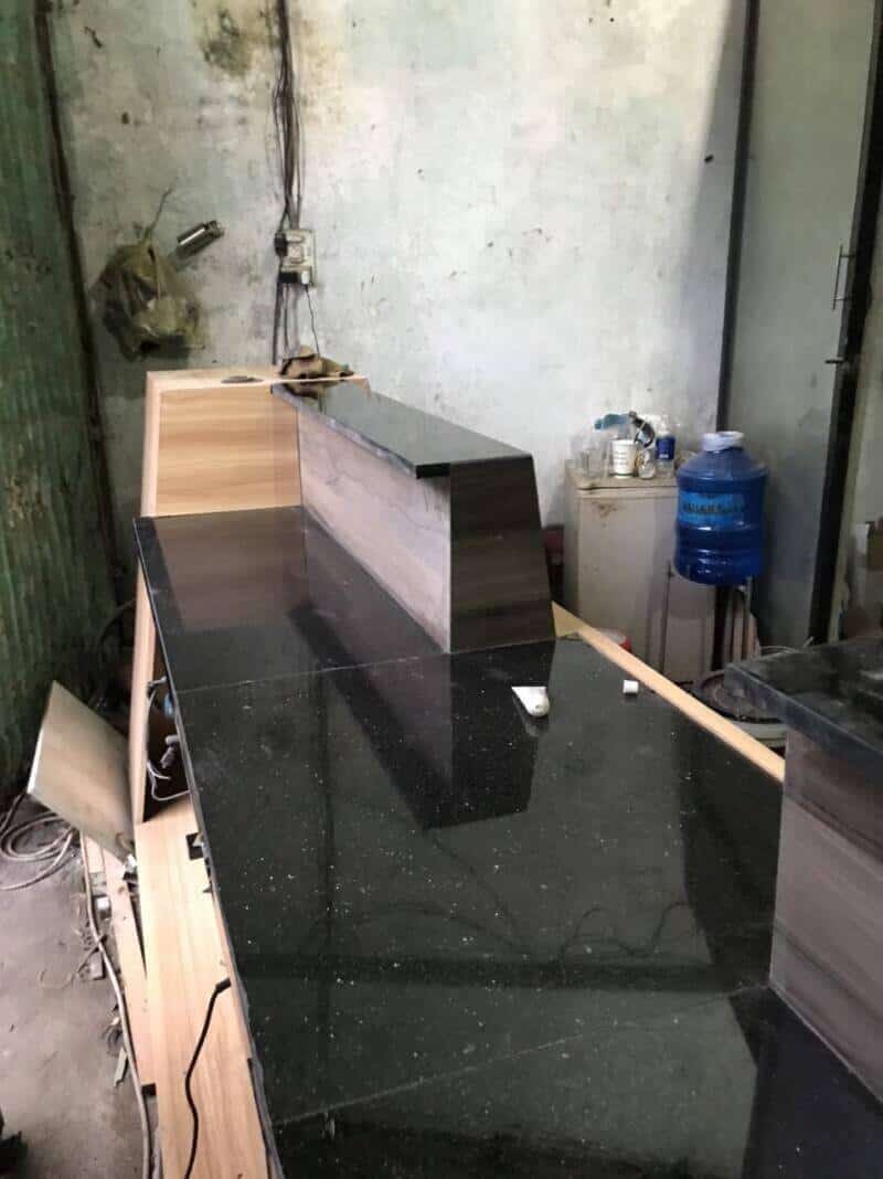 Thi công quầy pha chế bằng gỗ kết hợp khung sắt và mặt đá 09