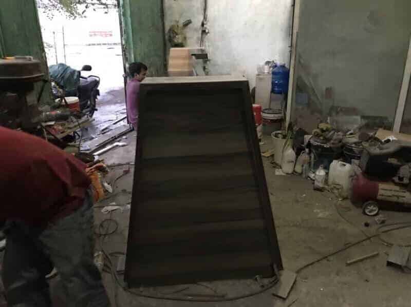 Thi công quầy pha chế bằng gỗ kết hợp khung sắt và mặt đá 06