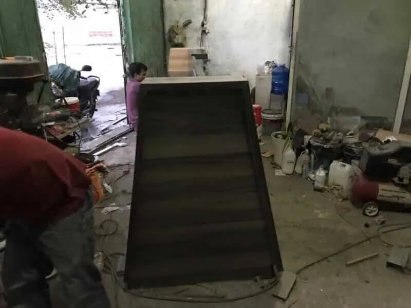 Thi công quầy pha chế bằng gỗ kết hợp khung sắt và mặt đá 06