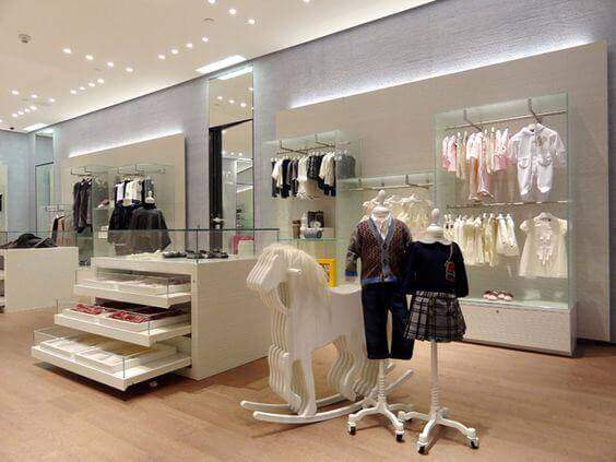 Tổng thể không gian kinh doanh shop quần áo trẻ em