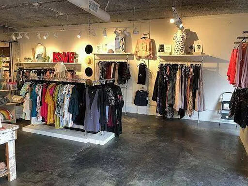 thiết kế shop quần áo diện tích nhỏ 04