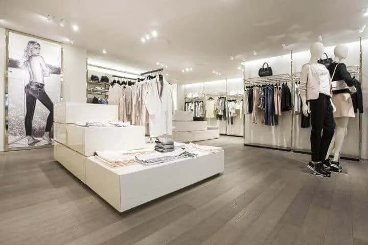 Bố trí logic khoa học trong thiết kế shop thời trang nữ đẹp Bố trí logic khoa học trong thiết kế shop thời trang nữ đẹp