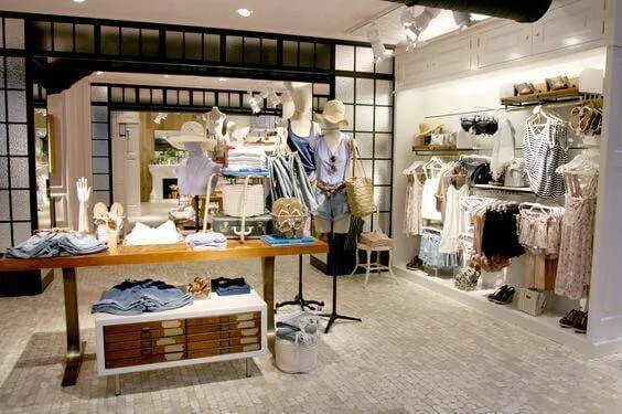 Ánh sáng được bố trí trong thiết kế shop thời trang nữ nhỏ đẹp