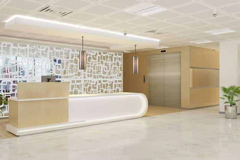 Quầy lễ tân đẹp bằng gỗ kết hợp chất liệu đá uốn cong tạo sự uyển chuyển cho quầy