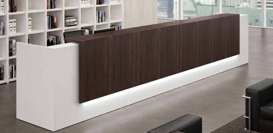 Quầy lễ tân đẹp sử dụng vật liệu gỗ công nghiệp