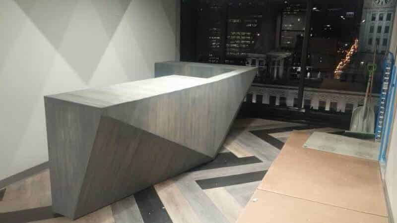 Quầy lễ tân đẹp với chất liệu đá Solid Surface