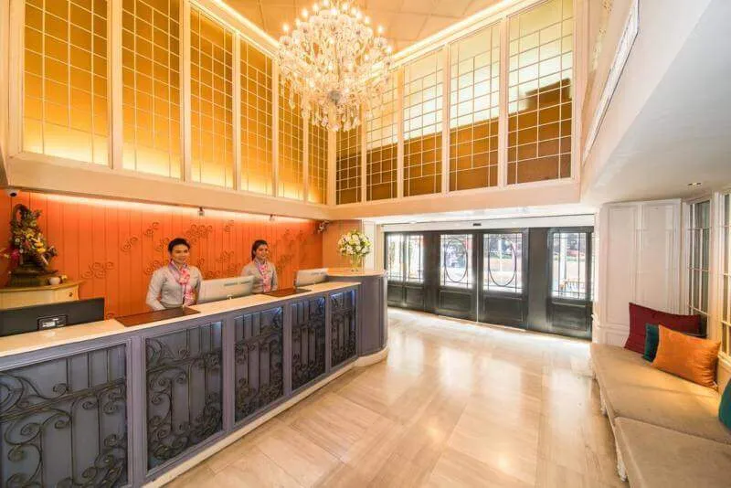 mẫu quầy lễ tân nhà nghỉ phong cách cổ điển