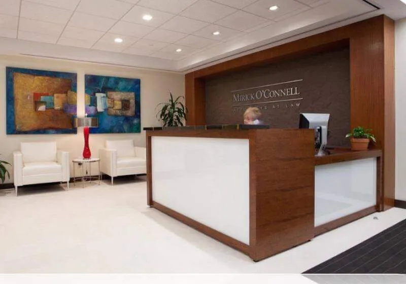 Mẫu quầy lễ tân nhà nghỉ bằng gỗ