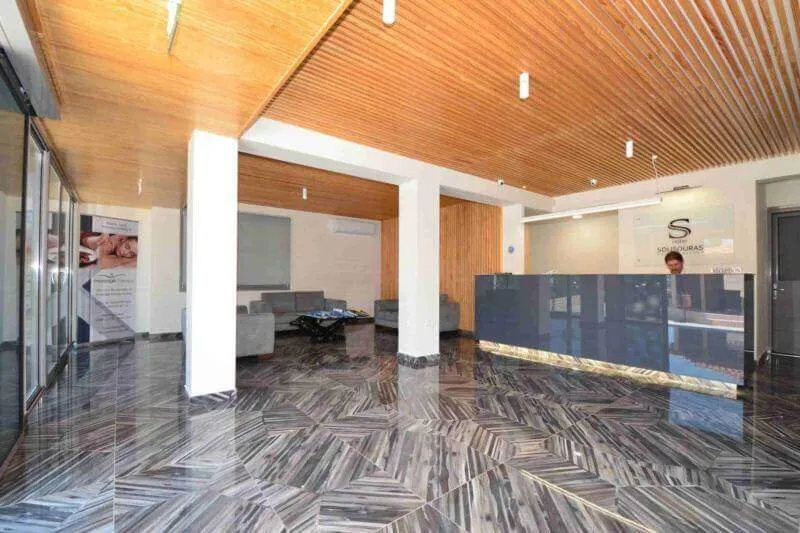 phong cách mẫu quầy lễ tân nhà nghỉ sang trọng