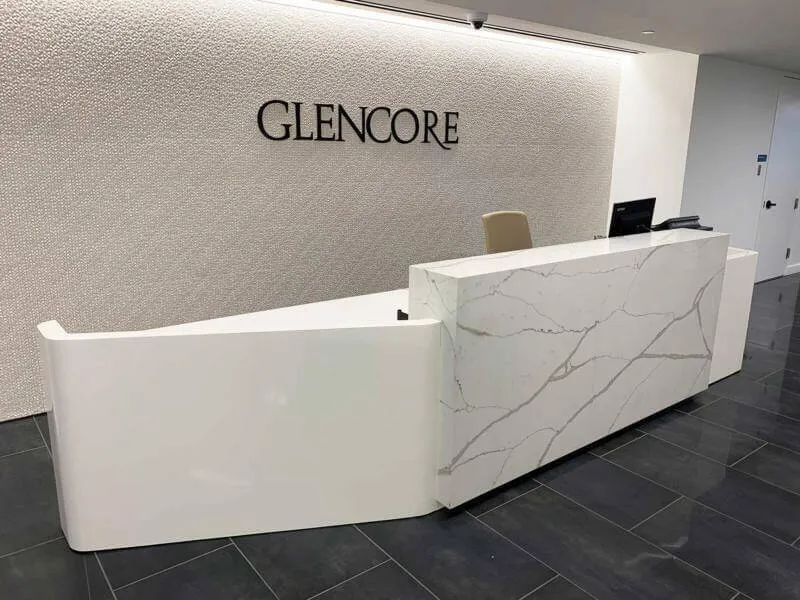 quầy lễ tân đẹp bằng đá đường vân nổi bật