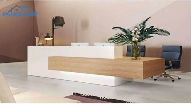 Không gian thiết kế quầy lễ tân tạo nên sự sang trọng và cao cấp