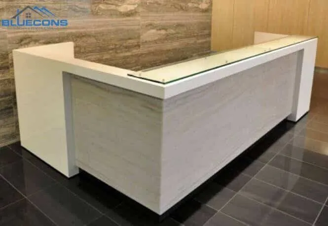 Quầy lễ tân đính đá trắng đẹp, tạo nên sự hiện đại và cực sang trọng