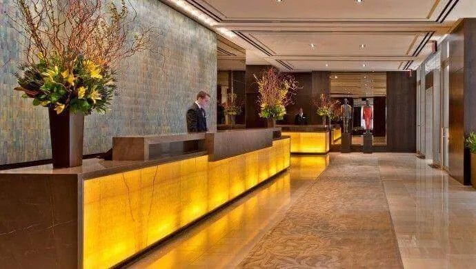 Điểm nhấn đặc biệt của quầy lễ tân khách sạn 5 sao