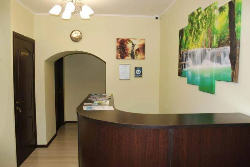 quầy lễ tân khách sạn mini gỗ sang trọng