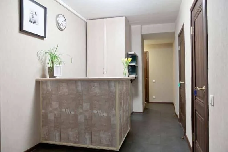 quầy lễ tân khách sạn mini đá nhân tạo