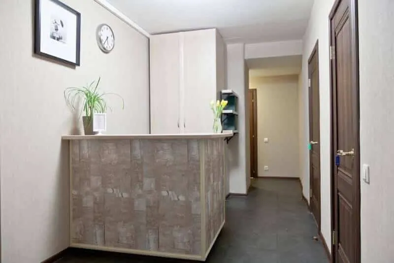 quầy lễ tân khách sạn mini đá nhân tạo