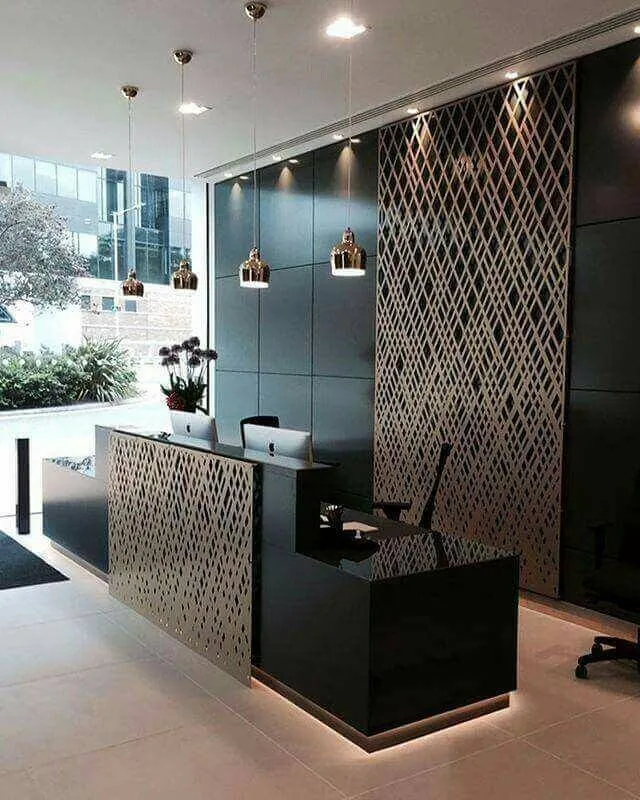 thiết kế quầy lễ tân khách sạn mini cách tân hệ thống đèn độc đáo