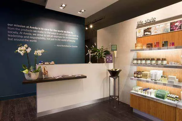 Mẫu thiết kế quầy lễ tân thẩm mỹ viện 04