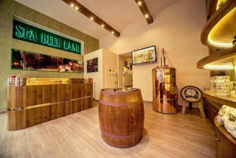 Mẫu thiết kế quầy lễ tân thẩm mỹ viện 06