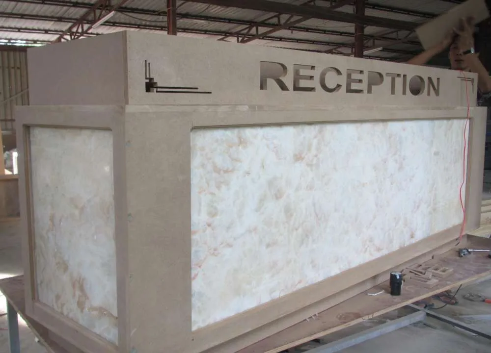 Quầy lễ tân được thi công ở xưởng