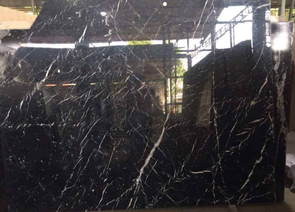 Mẫu đá marble đen tia chớp được khách hàng chọn lựa