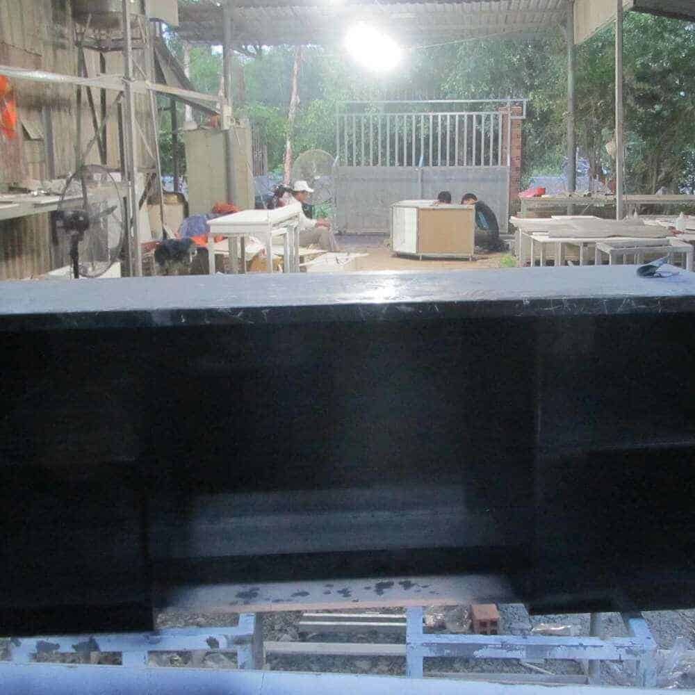 Thi công ốp đá quầy lễ tân tại xưởng